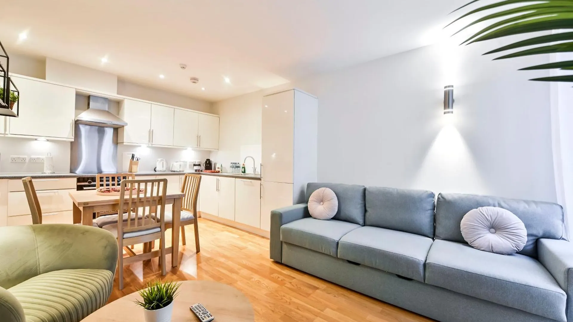 Delightful Tower Bridge Apartment Sleeps 6 London 0*,  United Kingdom