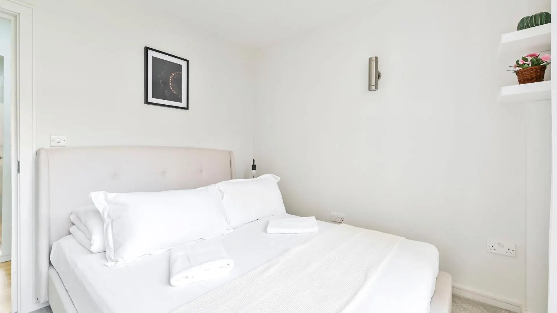 Delightful Tower Bridge Apartment Sleeps 6 London United Kingdom