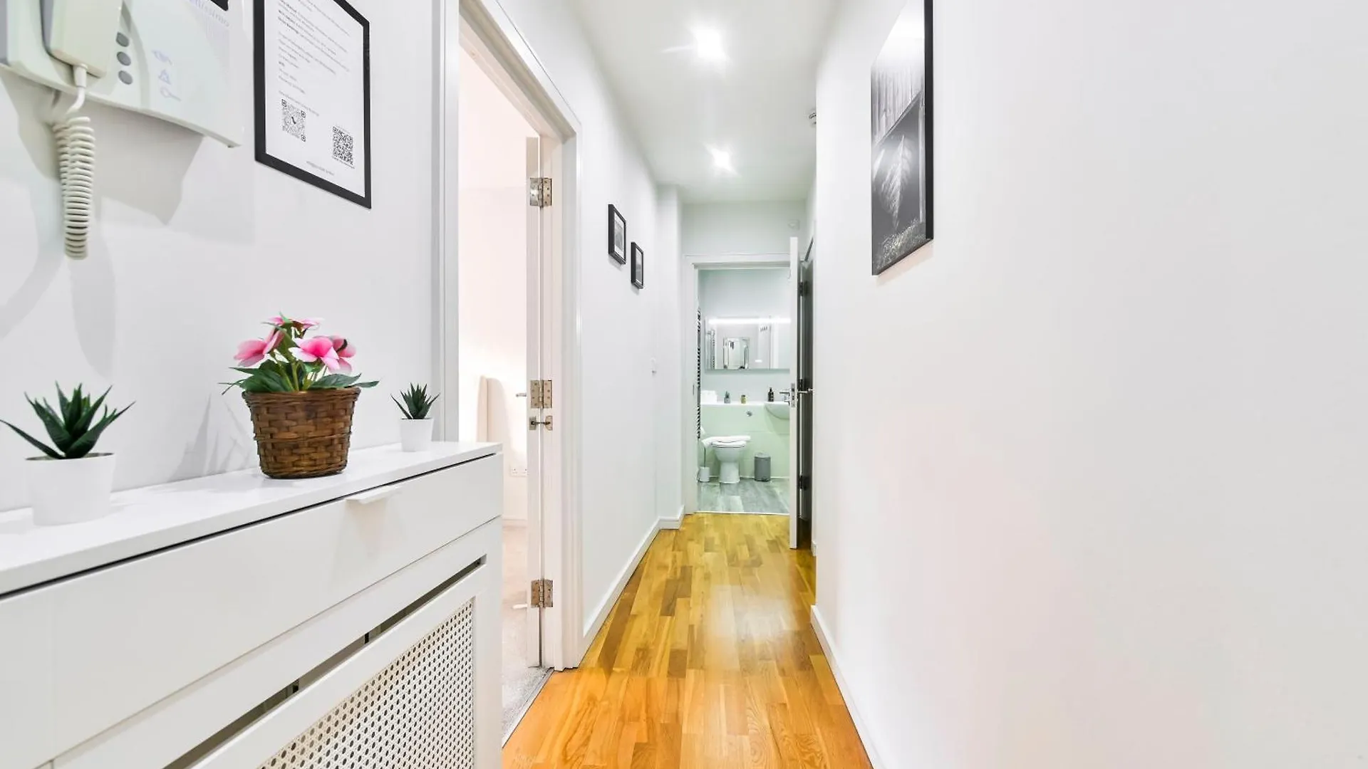 Delightful Tower Bridge Apartment Sleeps 6 London 0*,  United Kingdom