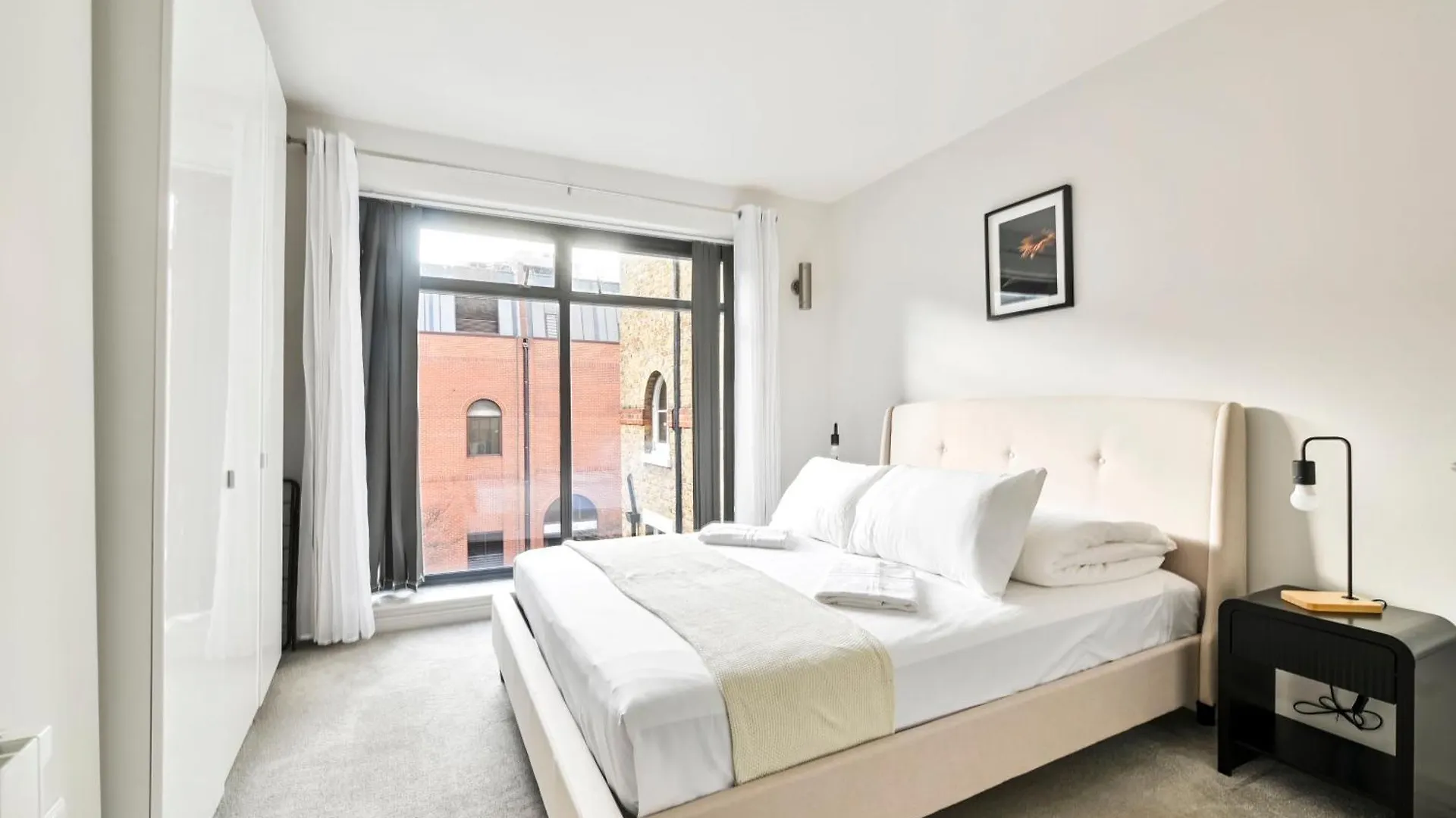 Delightful Tower Bridge Apartment Sleeps 6 location