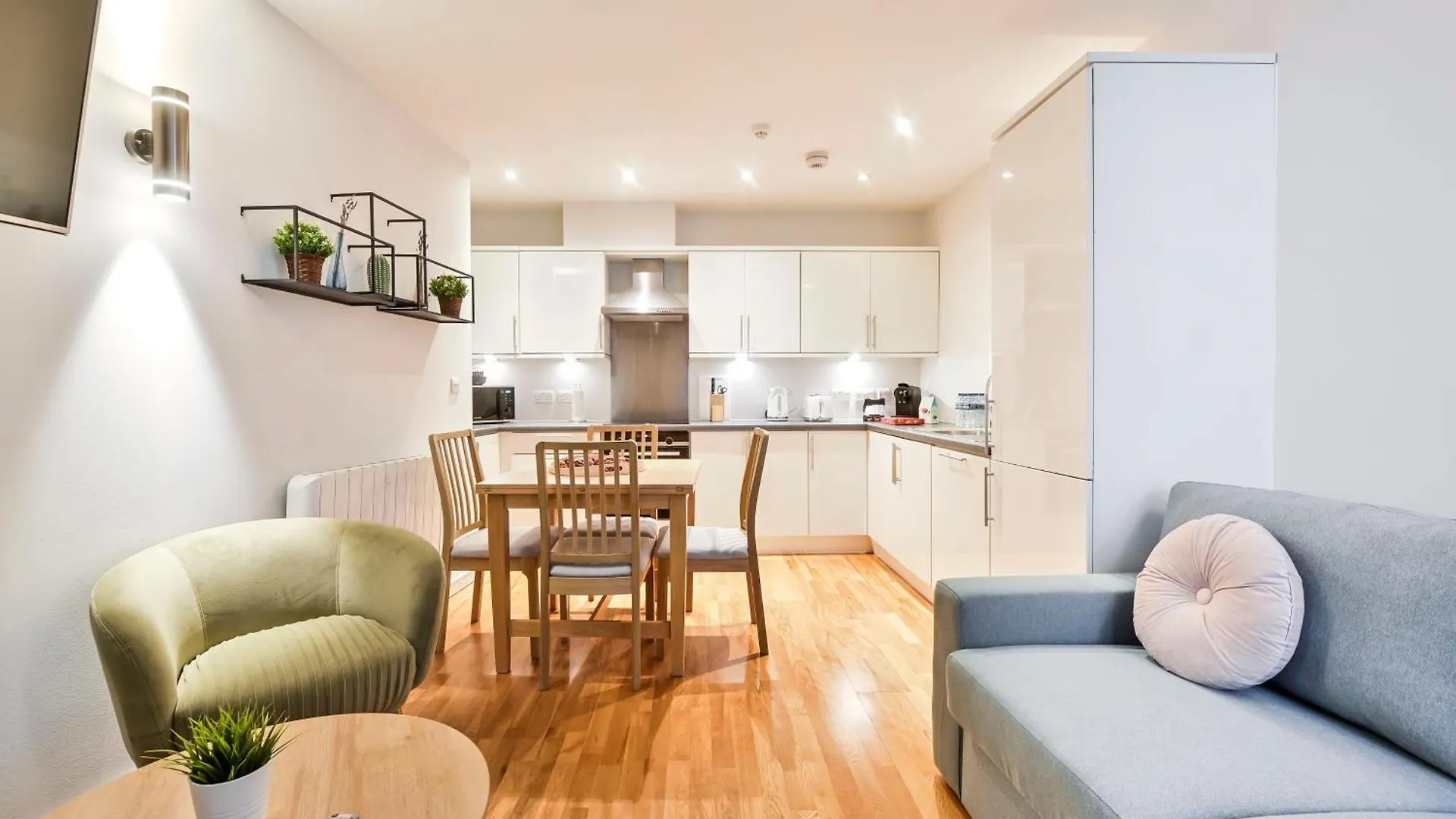 Delightful Tower Bridge Apartment Sleeps 6 London United Kingdom